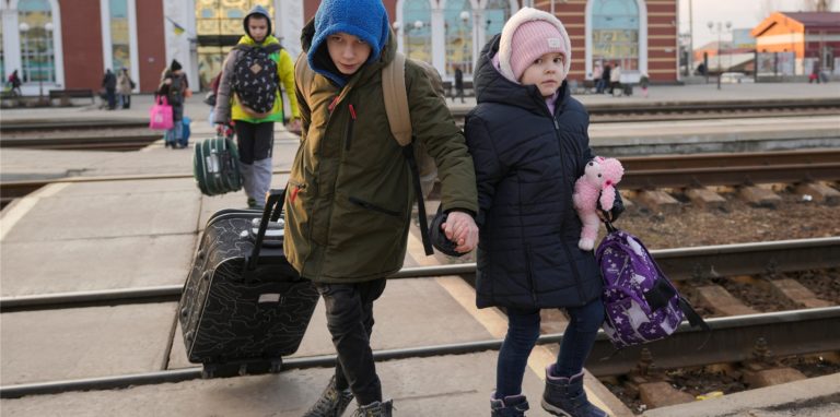 Tausende Menschen aus der Ukraine sind momentan auf der Flucht, darunter auch viele Kinder und Jugendliche. Auch in Dortmund macht man sich für die Geflüchteten bereit.