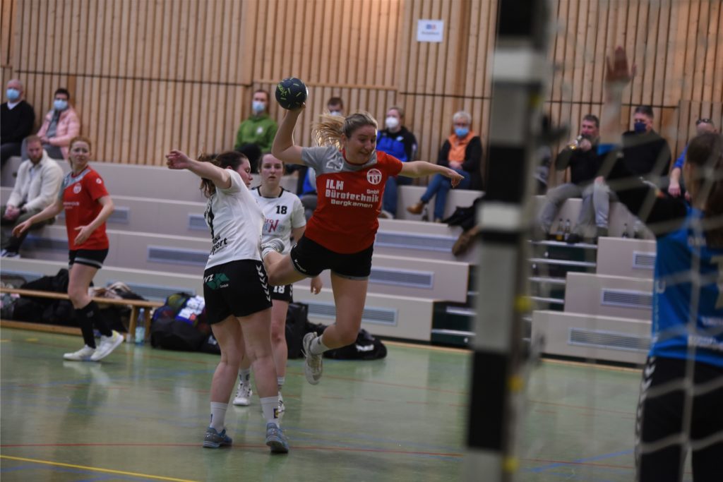 Emily Ritter spielt mit der HC TuRa Bergkamen um den Aufstieg in die dritte Handball-Bundesliga.