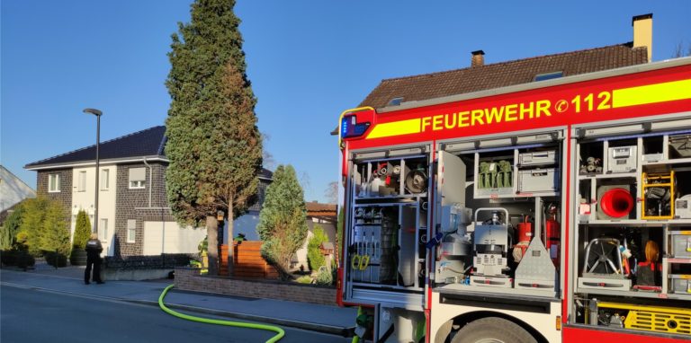 Die Feuerwehr rückte zu einem Brand am Ericaweg aus. Dabei löschte sie Flammen in der Küche.