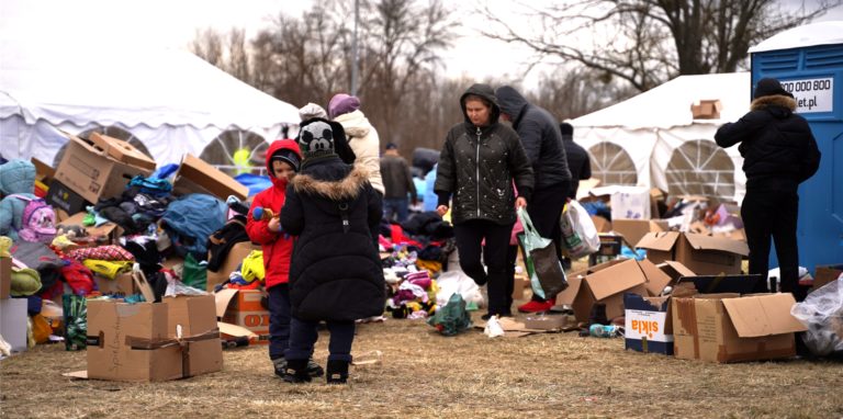 Ein Dortmunder Hilfskonvoi hat die ukrainische Grenze erreicht und wird von dort nun Flüchtlinge zurück ins Ruhrgebiet bringen.