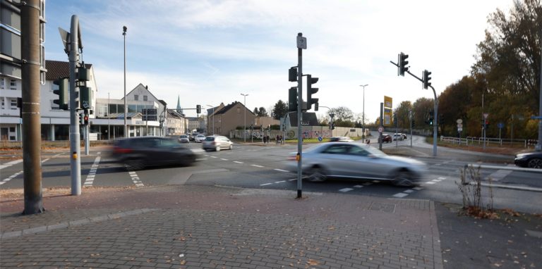 An der Kreuzung Westring/Lünener Straße ereignete sich am Samstag ein Unfall mit einer Pedelec-Fahrerin, die schwer verletzt wurde.