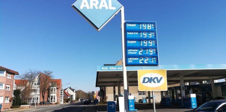 Die Spritpreise in Werne steigen immer weiter und schrappen am Montag (7. März) an der 2-Euro-Marke.