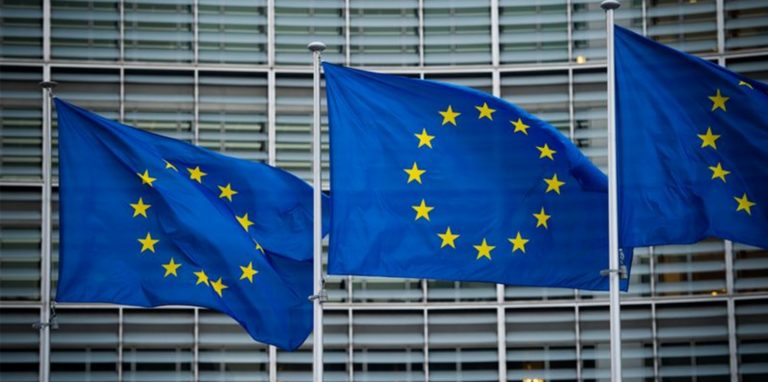 Die Europäische Union weitet ihre Sanktionen gegen Russland aus. Weitere Oligarchen und deren Angehörige kommen auf eine Liste von Personen, deren Vermögenswerte in der EU eingefroren werden.