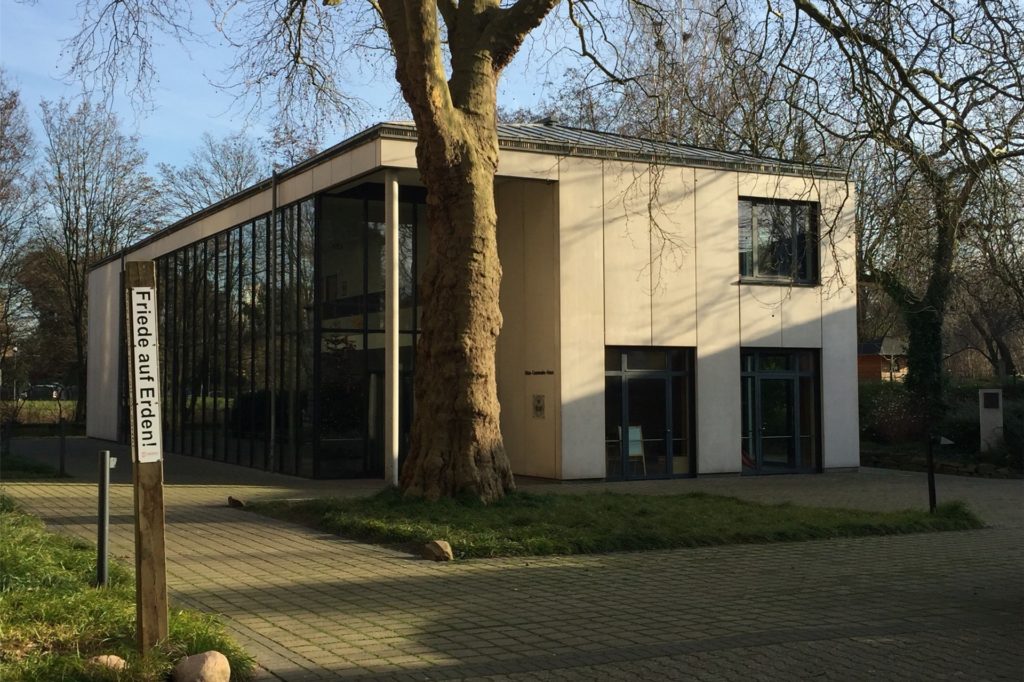Das Alois-Gemmeke-Haus wird am Wochenende zur Spenden-Annahmestelle. An drei Tagen können dort Sachspenden für das Kriegsgebiet abgegeben werden. Das Alois-Gemmeke-Haus wird am Wochenende zur Spenden-Annahmestelle. An drei Tagen können dort Sachspenden für das Kriegsgebiet abgegeben werden.