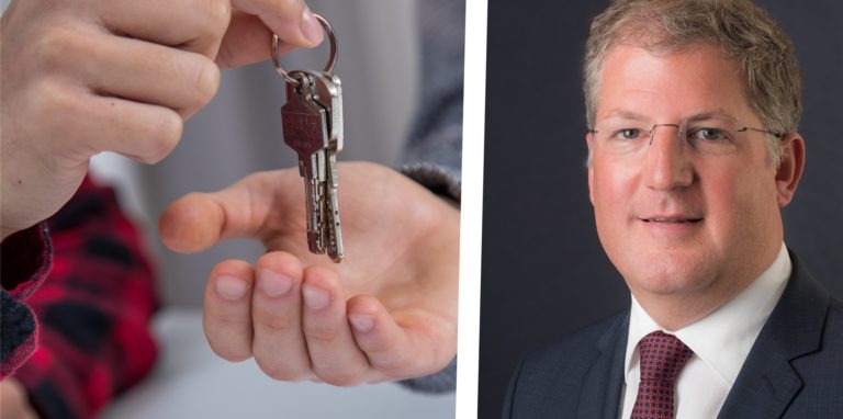 Über die Überschreibung des Vermögens sollte frühzeitig nachgedacht werden, meint Notar Frank Stenner aus Haltern.