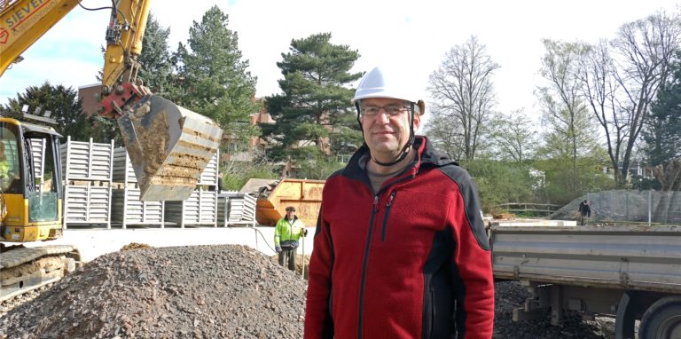 Andreas Drohmann auf einer Baustelle