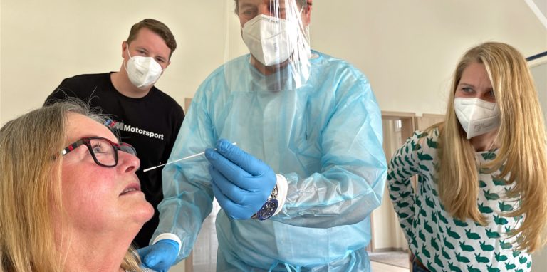 Weil weiterhin viel getestet wird, registrieren die Gesundheitsämter ohne Unterlass auch immer noch zahlreiche Corona-Infektionen. Im Kreis Unna ging der Inzidenzwert indes am Wochenende etwas zurück.