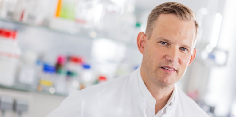 Hendrik Streeck, Direktor des Instituts für Virologie an der Uniklinik Bonn, liest aus seinem Buch „Unser Immunsystem“.