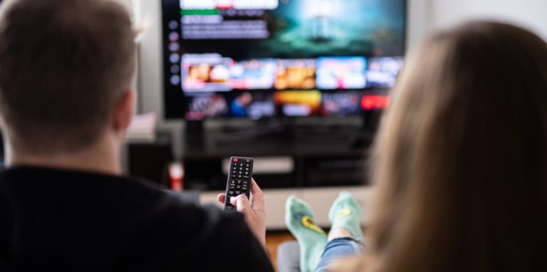 Was gucken? Bei Netflix haben Nutzerinnen und Nutzer die Qual der Wahl.