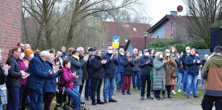 Die Friedenskundgebung in Cappenberg fand am Feuerwehrgerätehaus statt.