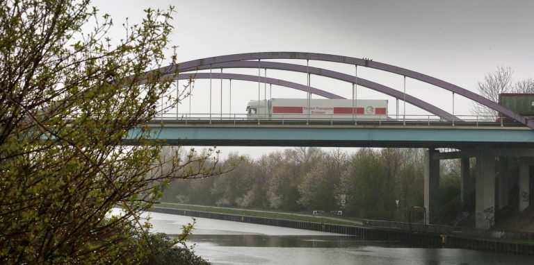 Die Autobahn Westfalen prüft auf der Autobahn 1 zwischen den Anschlussstellen Hamm/Bergkamen und Hamm-Bockum/Werne die Brückenbauwerke über dem Datteln-Hamm-Kanal und der Lippe.