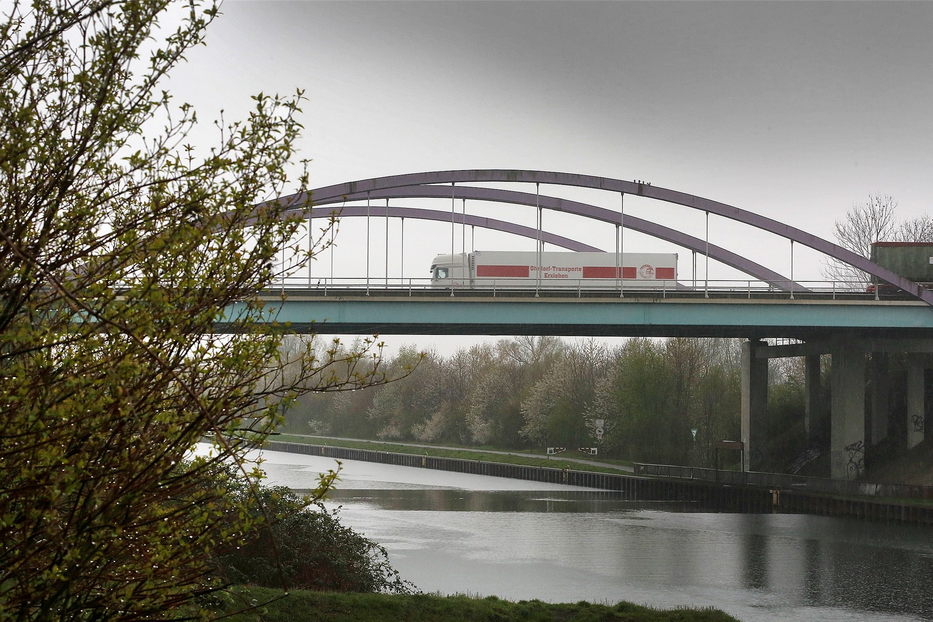 Die Autobahn Westfalen prüft auf der Autobahn 1 zwischen den Anschlussstellen Hamm/Bergkamen und Hamm-Bockum/Werne die Brückenbauwerke über dem Datteln-Hamm-Kanal und der Lippe.