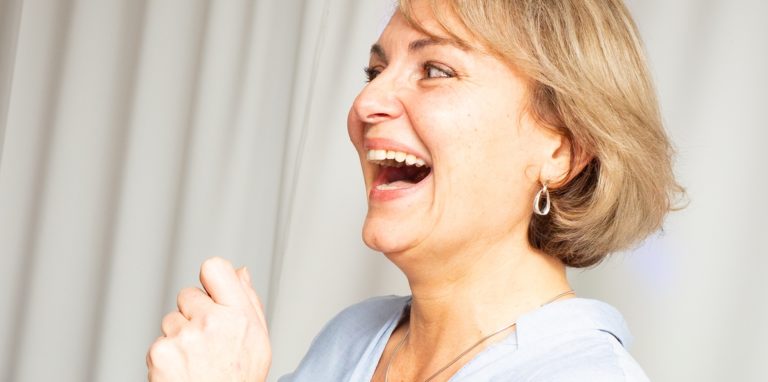 Ihre Lachyoga-Schule betreibt Bozena Mehrwald pandemiebedingt nur Online. Doch auch auf diesem Weg funktioniert es gut, ihren Teilnehmern das Lachen zu vermitteln.