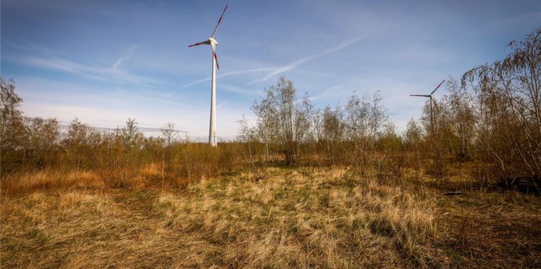 Drehen sich noch, liefern auch Strom, sind aber nicht mehr zu erreichen für Techniker: zwei der drei Windräder in Dortmund-Ellinghaussen.