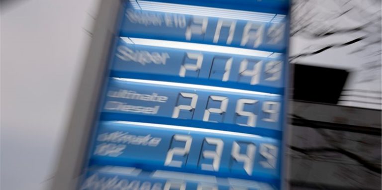 Kommt ein Tankrabatt oder doch ein anderes Werkzeug, um die Bundesbürger an der Zapfsäule zu entlasten? Die Politik ringt um einen gangbaren Weg.