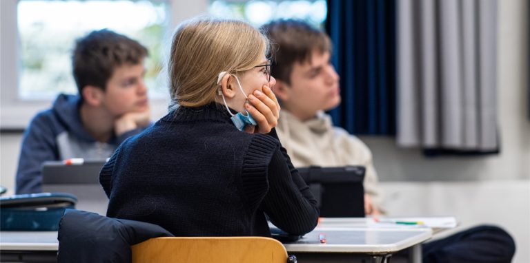 Die Maskenpflicht an Schulen in NRW fällt zum 2. April weg. Eine Woche später folgt die Aufhebung der Testpflicht.