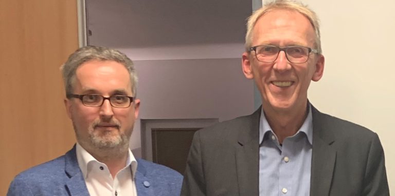 Beigeordneter Heinz-Günter Freck (r.) und FDP-Ratsherr Andreas Wette machten ihre komplett konträren Ansichten über einen verpassten Förderantrag der Stadt Fröndenberg und die Konsequenzen deutlich.