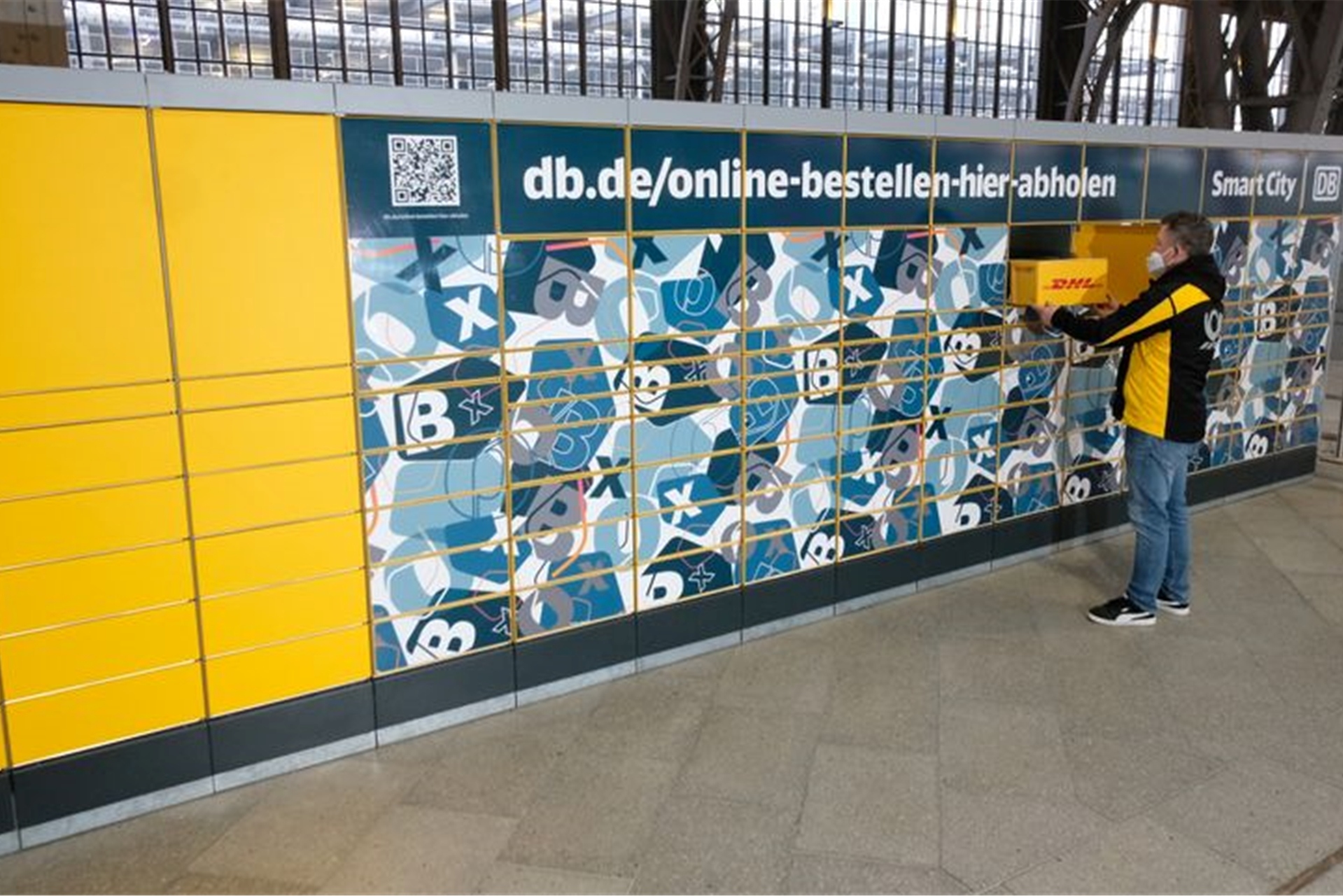 Packstation der Post am Leipziger Hauptbahnhof.