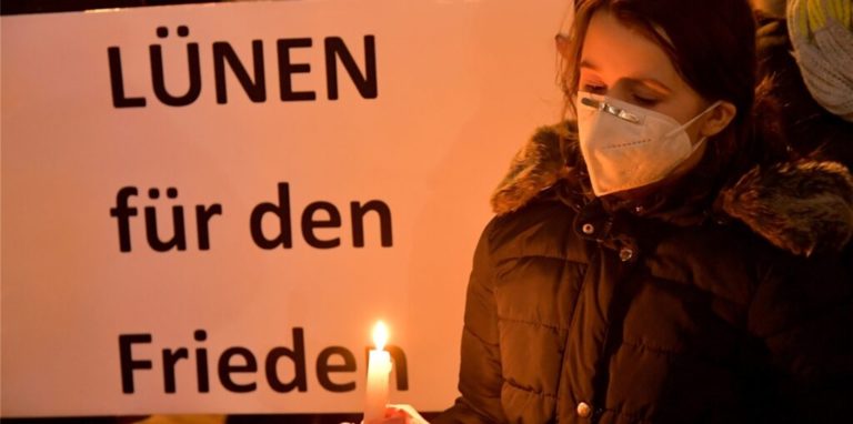 Die erste große Friedensdemo auf dem Willy-Brandt-Platz in Lünen hatte am 28. Februar stattgefunden.