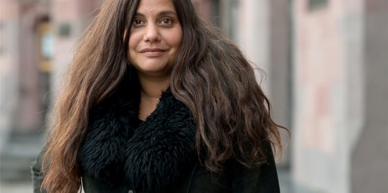 Mithu Sanyal ist Kulturwissenschaftlerin, Autorin und Journalistin. Im Rahmen der Europawoche kommt sie für eine Lesung nach Kamen.