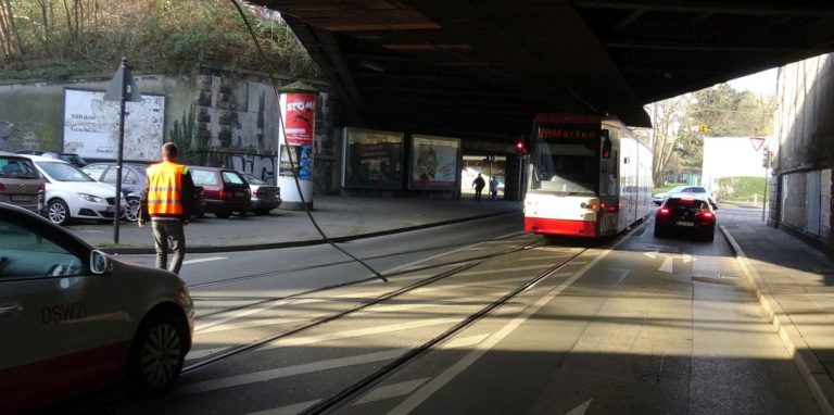 Mehr als eine Stunde lang konnte die Strecke der U44 zwischen der Haltestelle Geschwister-Scholl-Straße und der Westfalenhütte am Montagmorgen (21.3.) nicht befahren werden.