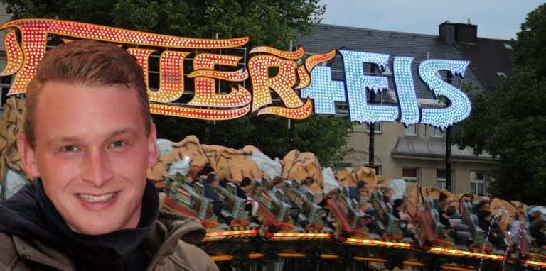 Roland Barth gehört die Achterbahn „Feuer + Eis“. Mit dieser feiert er 2022 die Sim-Jü-Premiere.
