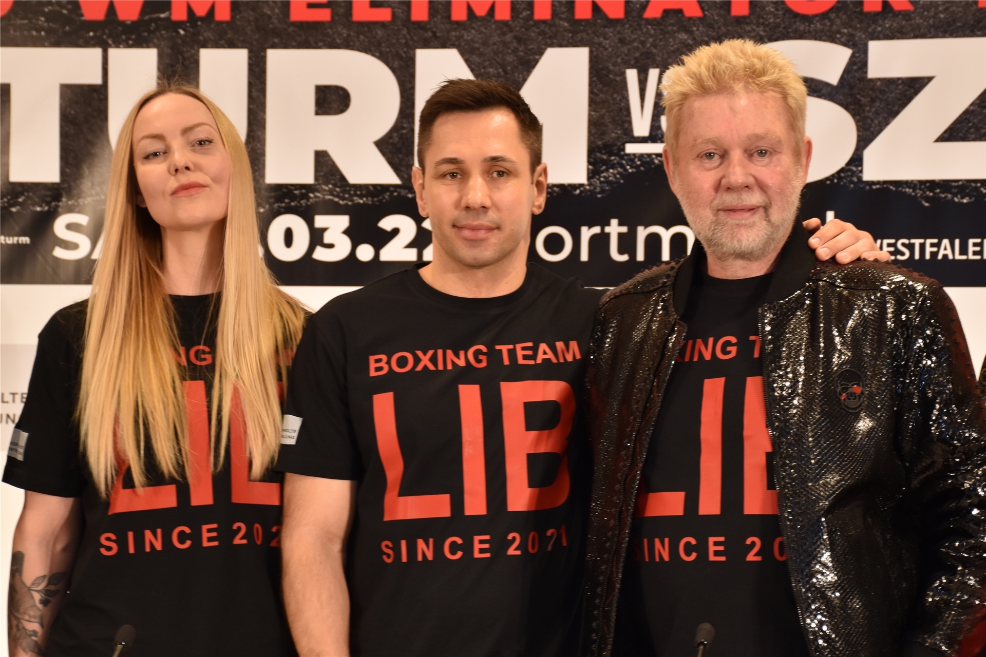 Ludger Inholte (r.) hat sich zum Ziel gesetzt, den deutschen Boxsport mit Hanna Hansen und Felix Sturm in die Weltspitze zu bringen.