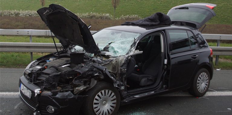 Mit diesem VW Golf  ist eine Autofahrerin auf ein Stauende am Kamener Kreuz aufgefahren.