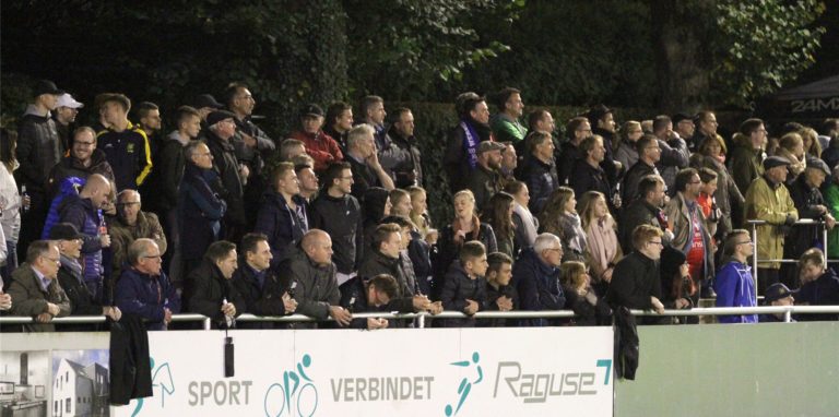 Kein Flutlicht-Fußball an der Werner Straße: Das Spiel zwischen dem SV Herbern und dem Werner SC findet nicht auf Rasen statt.