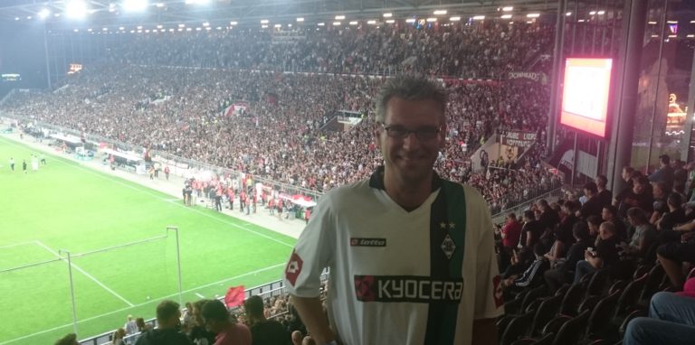 Der Fröndenberger Henrik Mester ist leidenschaftlicher Fan von Borussia Mönchengladbach und hat mittlerweile drei Bücher zu seinem Hobby veröffentlicht.