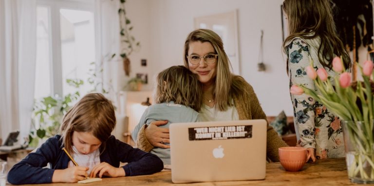 Die Journalistin Leonie Schulte ist Mutter von drei Kindern (13, 8 und 5).