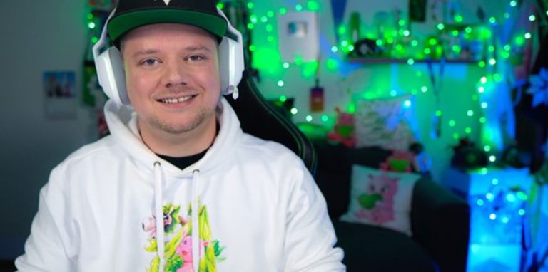 Daniel Reutter bespielt auf dem Youtube-Kanal «SimFans.de» das Simulationsspiel «Die Sims».