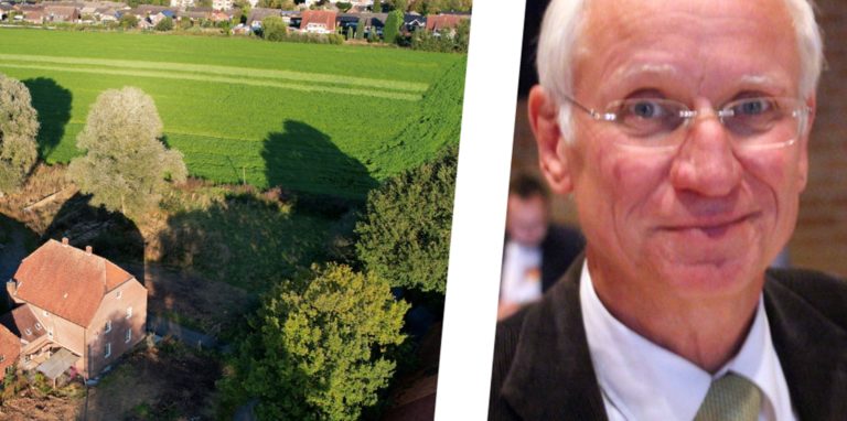 Auf der landwirtschaftlichen Fläche hinter dem Resthof im Besitz von Landrat Löhr soll das Neubaugebiet Am Hüttenbachweg entstehen. FDP-Chef Klaus Schmidtmann fordert zwei Zuwegungen für das Baugebiet.