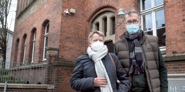 Ins Amtsgericht Schwerte waren Manfred und Regina Rau aus Malente (Schleswig-Holstein) gekommen, um gegen den Bußgeldbescheid auf der Autobahn-Raststätte Lichtendorf-Süd zu kämpfen.