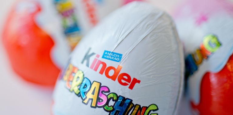 Ferrero muss in Großbritannien und Frankreich Überraschungseier zurückrufen. Es besteht Salmonellengefahr.
