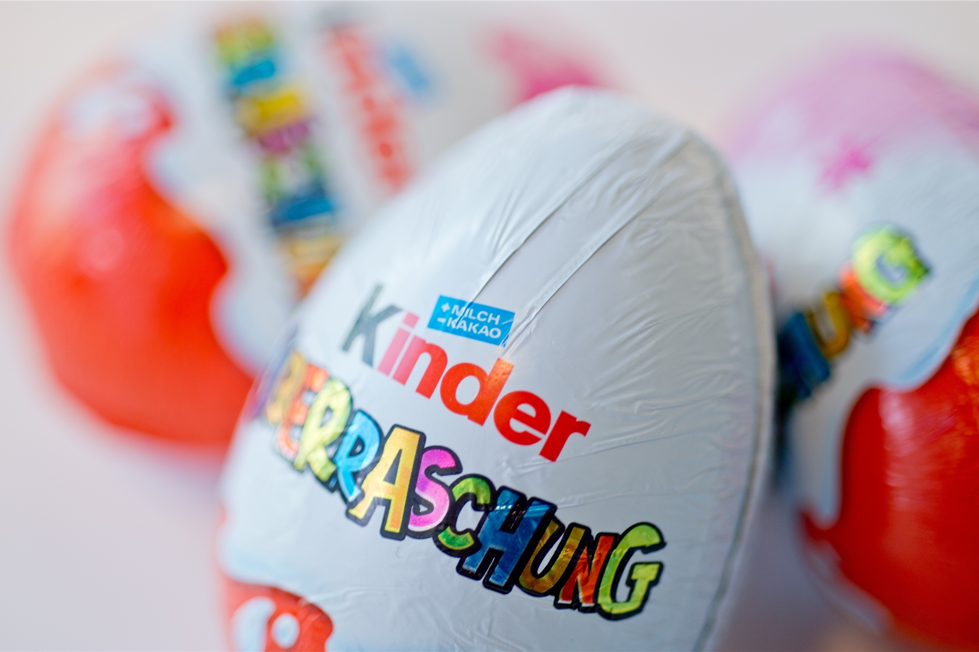 Ferrero muss in Großbritannien und Frankreich Überraschungseier zurückrufen. Es besteht Salmonellengefahr.