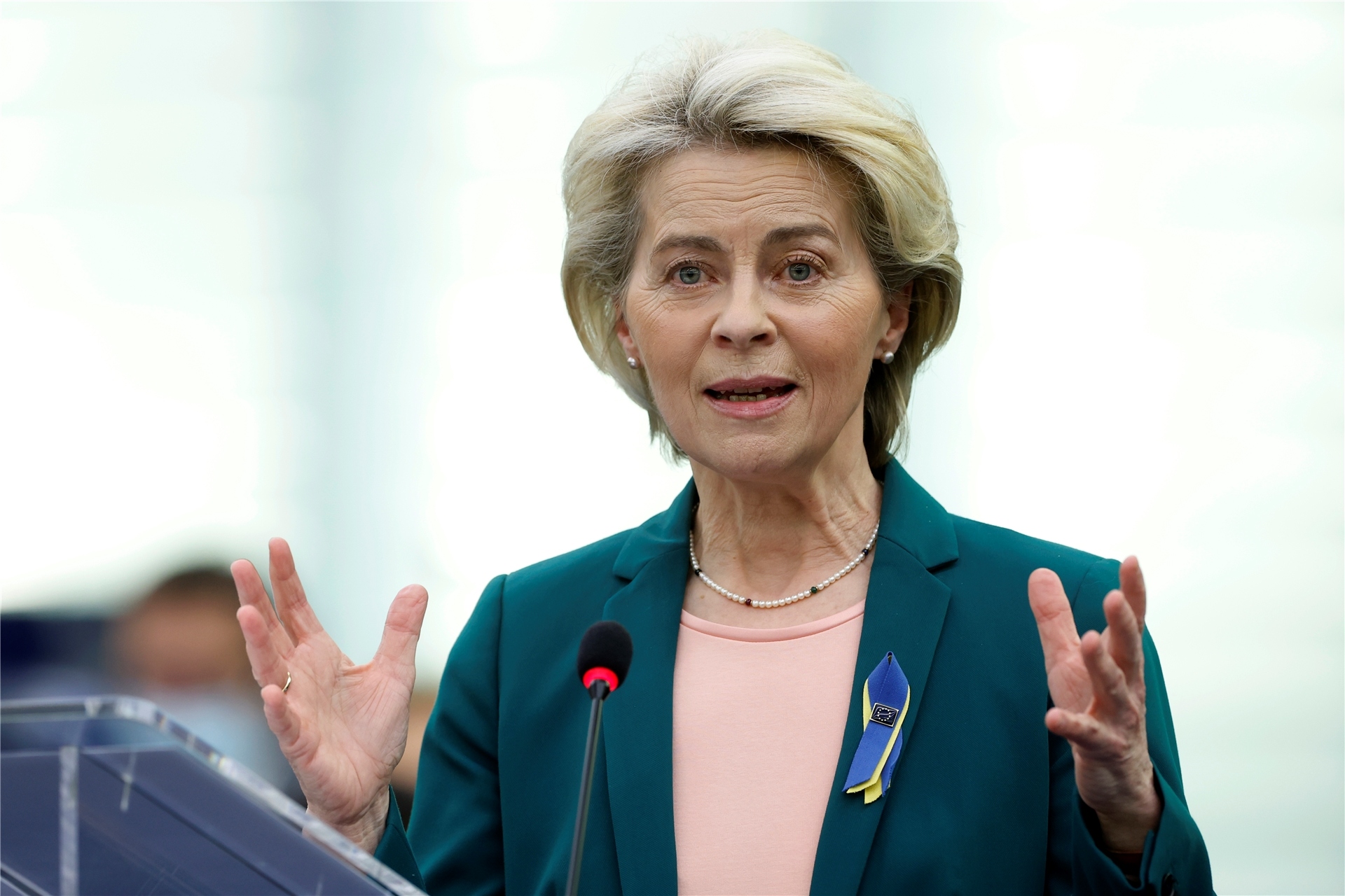 Ursula von der Leyen, Präsidentin der Europäischen Kommission, spricht während einer Debatte über die politischen Prioritäten für die nächsten zwei Jahre im Europäischen Parlament.