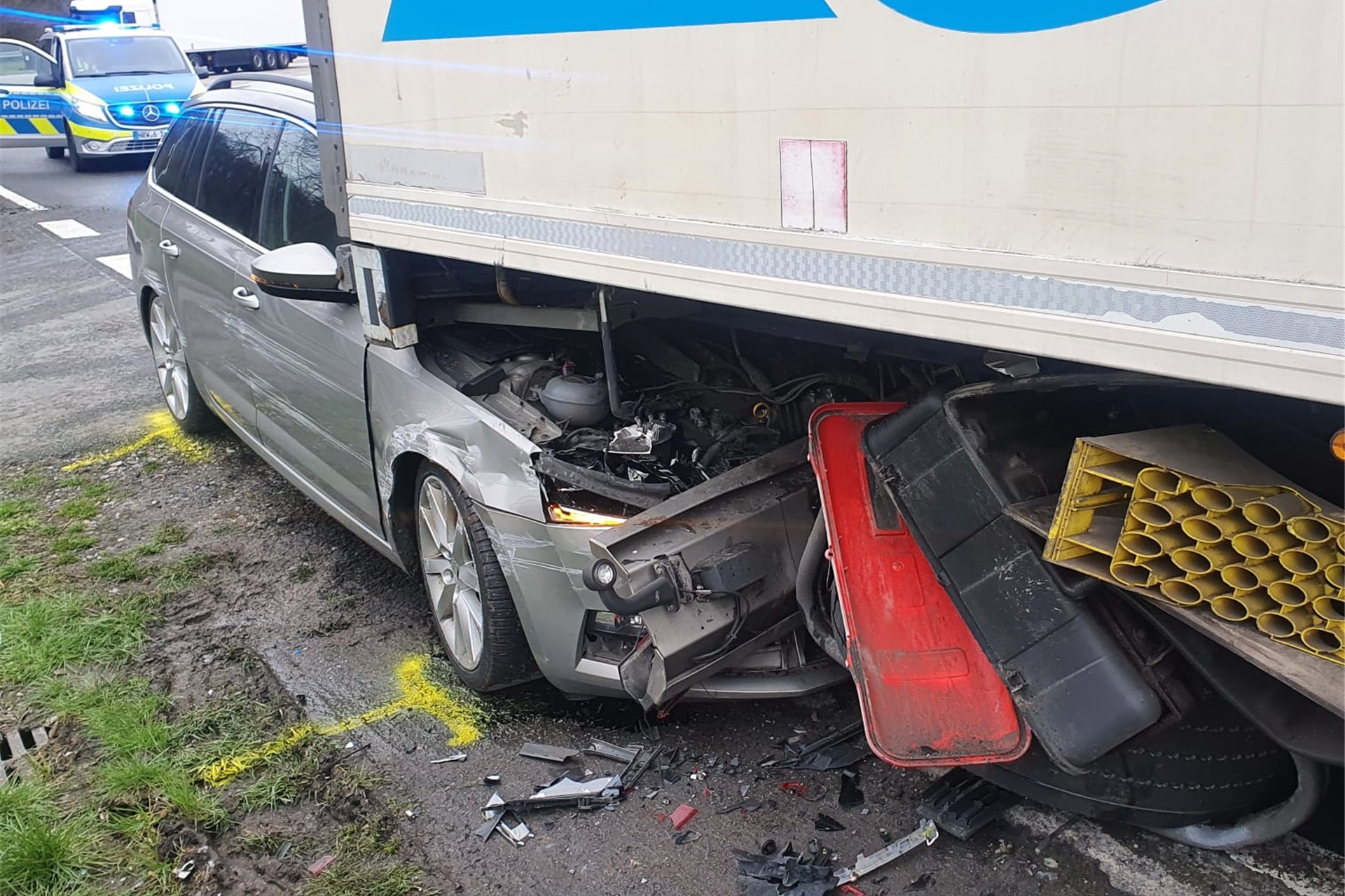 Am Mittwochmorgen (6. April) ereignete sich ein kurioser Unfall auf dem Rastplatz Buchenhain.