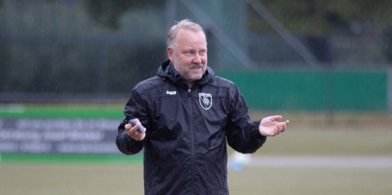 Dietmar De Sacco, Geschäftsführer beim PSV Bork, freut sich über drei Punkte.