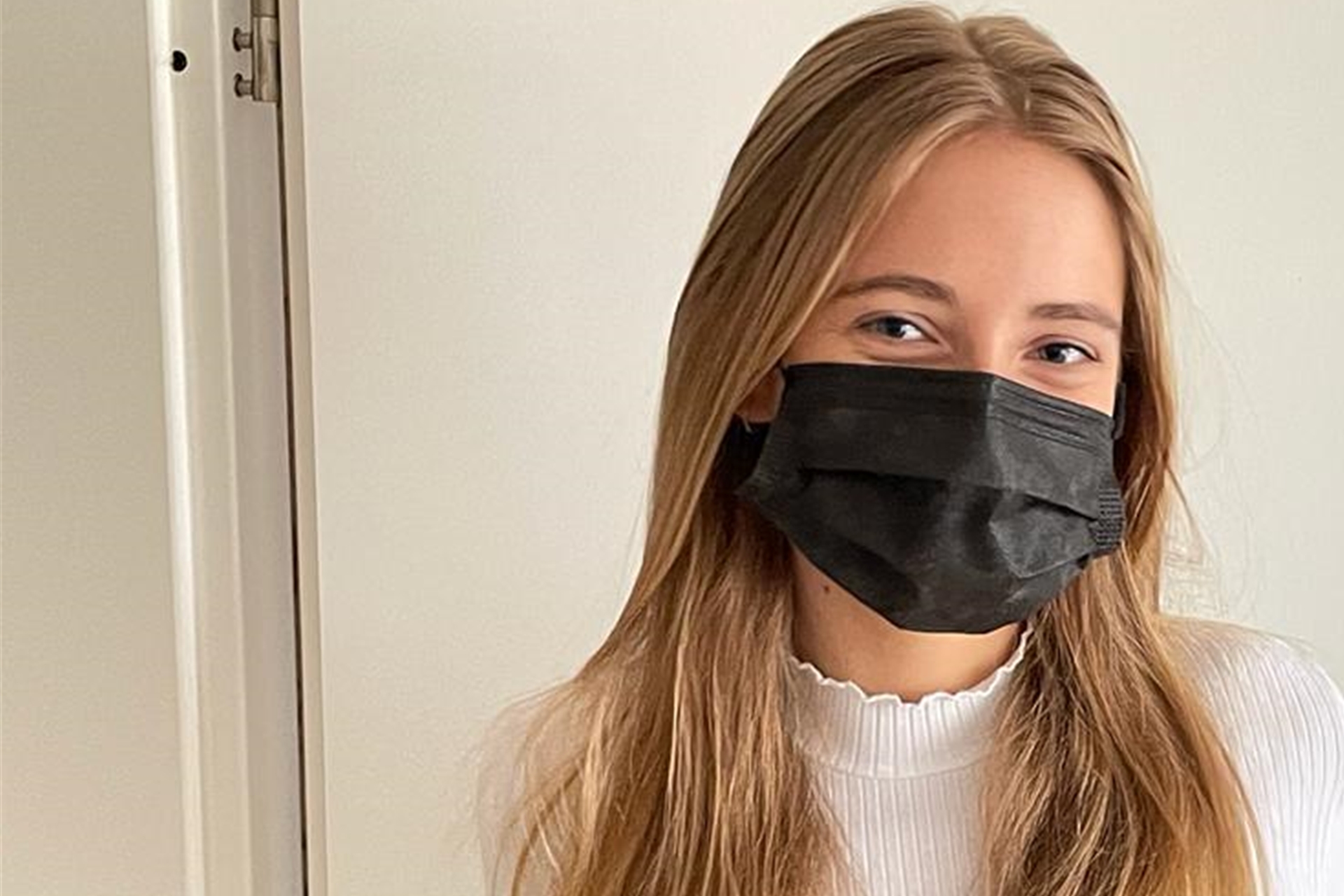 Nina Sondermann ist Schülerin am Anne-Frank-Gymnasium in Werne. Obwohl die Maskenpflicht aufgehoben wurde, trägt die 16-Jährige lieber weiter den Mund-Nasen-Schutz im Unterricht.