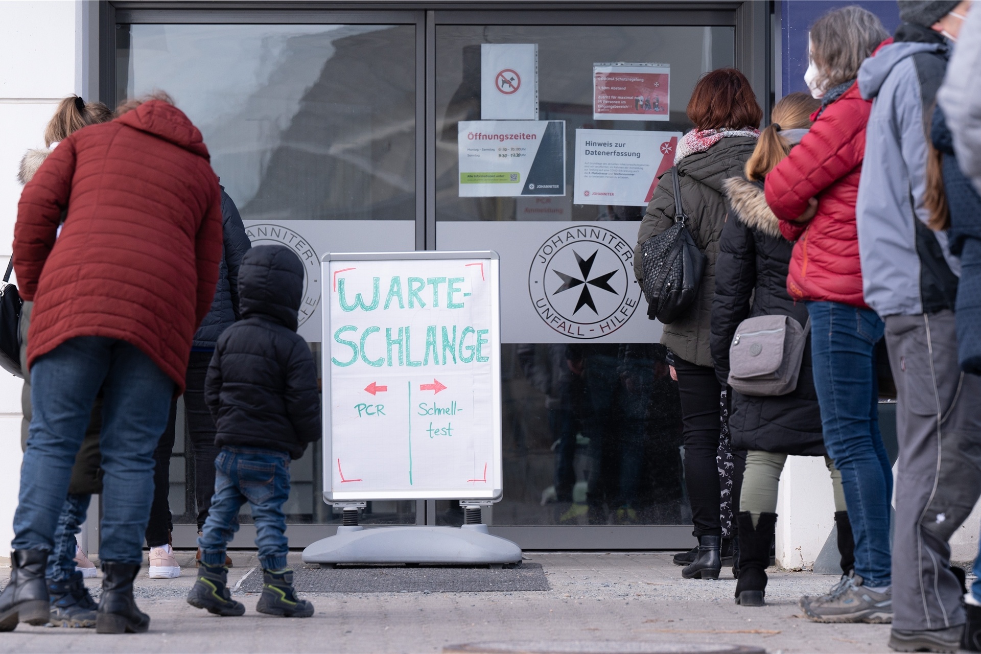 Warteschlangen beim Coronatest