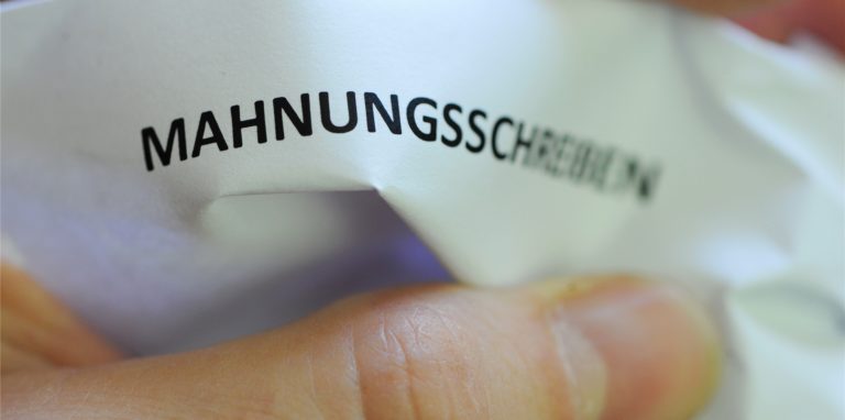 Mahnschreiben von dubiosen Lotto-Anwälten (Symbolbild): Wegwerfen und Ignorieren sind eine gute Strategie. Noch besser ist es, Anzeige bei der Polizei zu erstatten. Sie ermittelt wegen Betrugs.