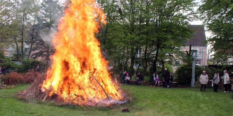 Die Osterfeuer in Lünen mussten wegen der Pandemie abgesagt werden. Nun gibt es 2022 wieder über 30 Veranstaltungen.