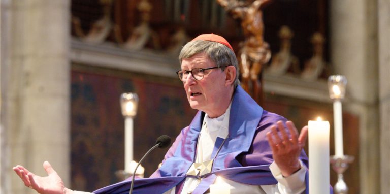Kardinal Rainer Maria Woelki steht wieder in der Kritik. Protest kommt diesmal vom Vokalensemble Kölner Dom.