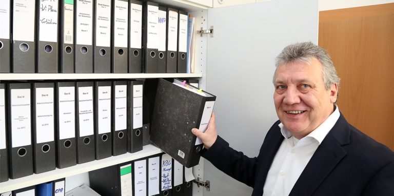 Kämmerer Ralf Tost darf sich freuen: Im seinem Haushaltsbuch steht ein dickes Plus.