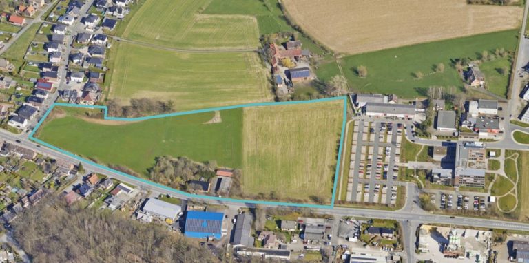 Blau markiert ist das Plangebiet an der Werner Straße in Selm. Die Flächen gehören inzwischen dem Unternehmen Saria, das nach Westen wachsen will.
