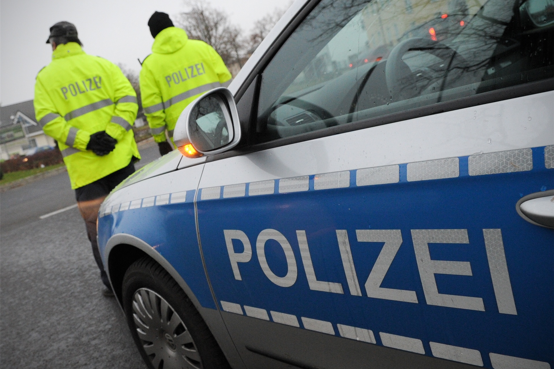 Die Polizei richtete in Menden eine Sperrung des Verkehrs ein (Symbolbild).