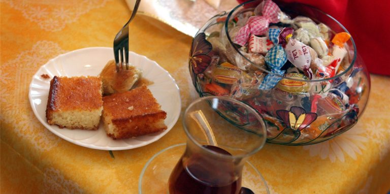 Von der Morgendämmerung bis zum Sonnenuntergang dürfen volljährige Muslime nichts essen oder trinken.