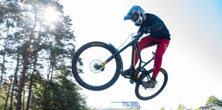 Tricks und Kunststücke können Radsport-Enthusiasten bald wieder im Bikepark Wickede ausprobieren.