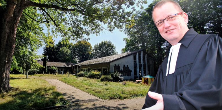 Auf dem Gelände des früheren Gemeindehauses in Fröndenberg-Dellwig sollen Eigentumswohnungen gebaut werden. Pfarrer Müller lädt zur Infoveranstaltung ein.